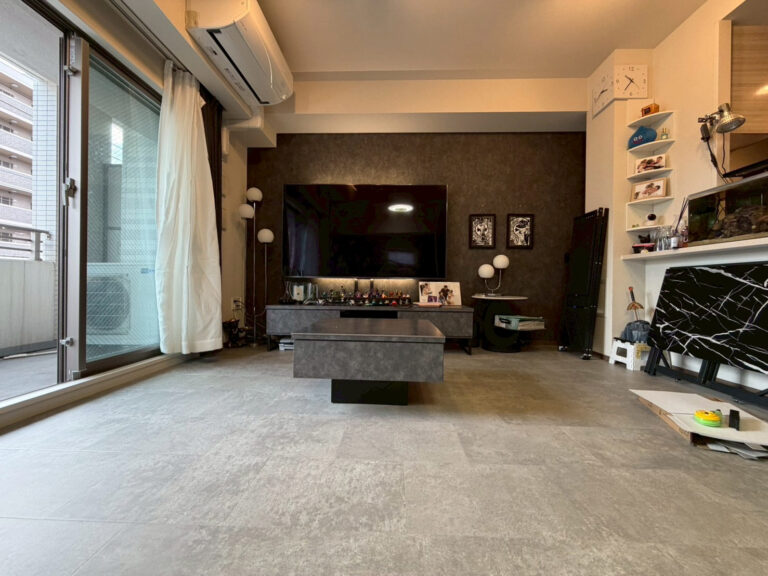 【施工事例】大阪市阿倍野区S様邸 ― 床暖房対応フロアタイル＋壁クロス張替えで“シックで落ち着いた”住まいへ